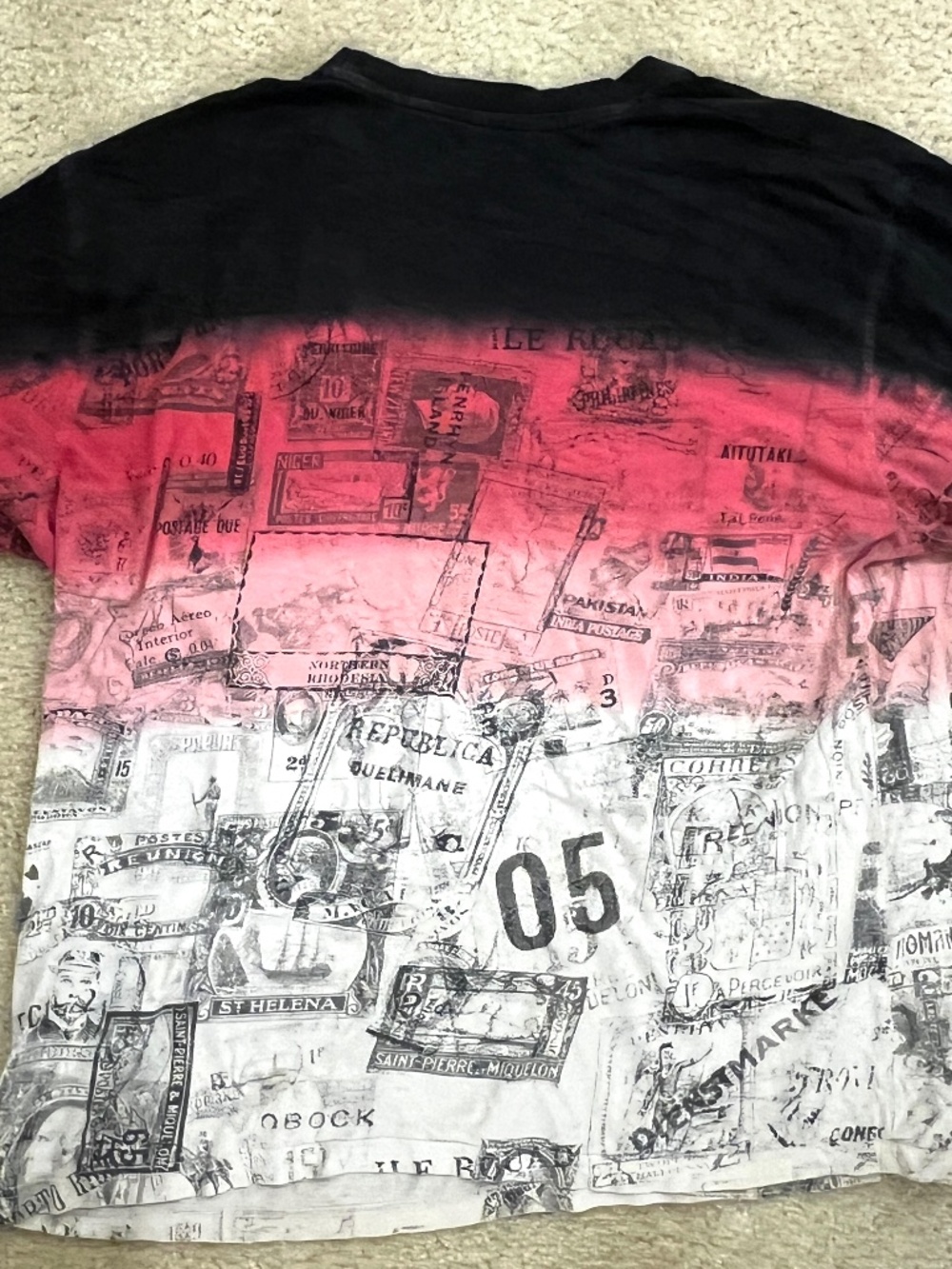 TURN IT UP IN THIS Black to Pink Crewneck T-Shirt by Staple/Men’s 2XL